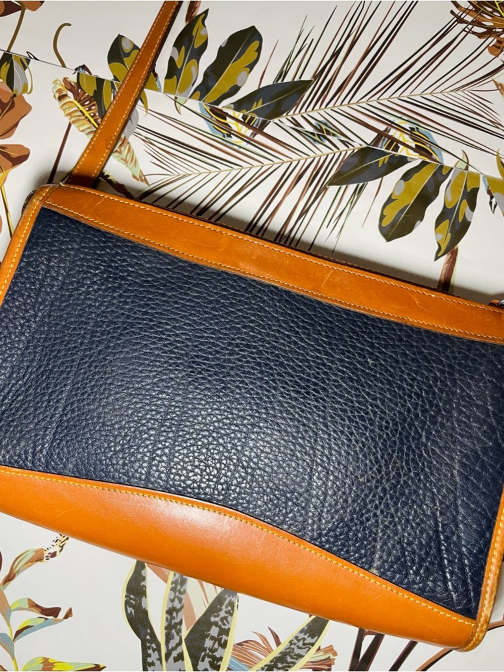 vintage Dooney & Bourke All-Weather Leather crossbody bag - Picture 8 of 12